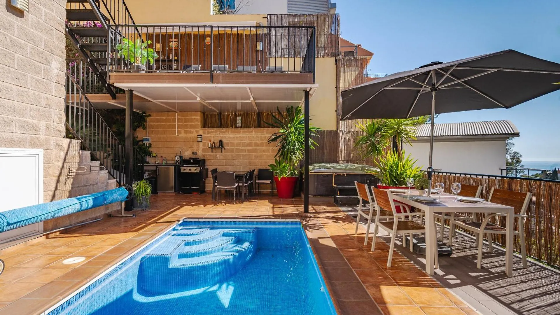 Private Luxurious Hillside Villa With Pool & Sea Views For 8 To 10 Ppl Fuengirola