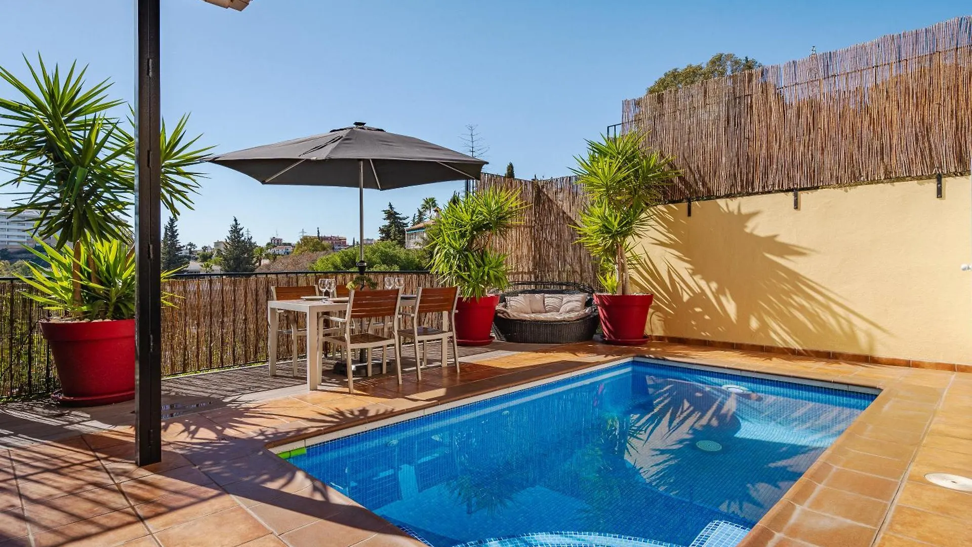 Private Luxurious Hillside Villa With Pool & Sea Views For 8 To 10 Ppl Fuengirola