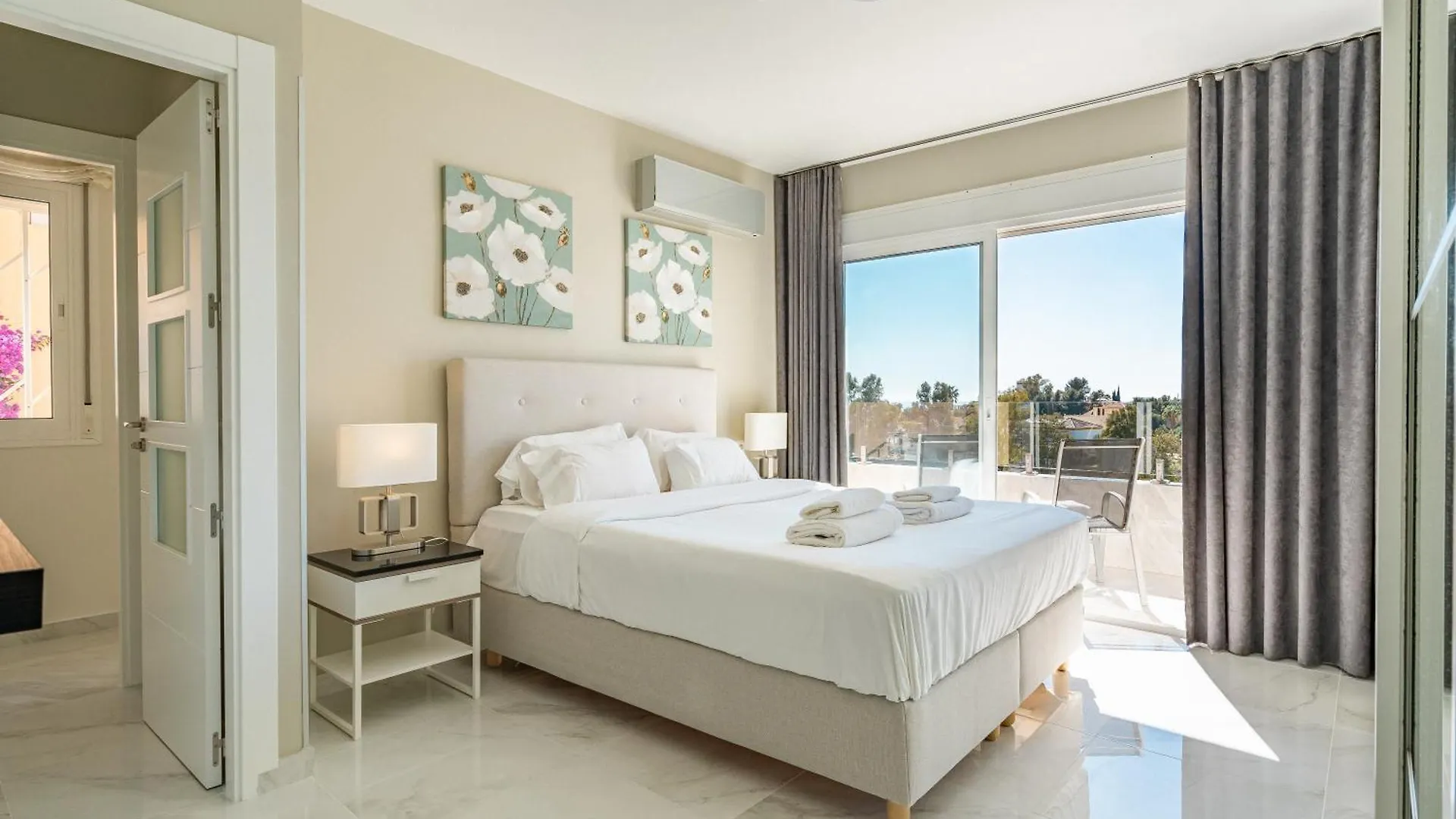 Private Luxurious Hillside Villa With Pool & Sea Views For 8 To 10 Ppl Fuengirola