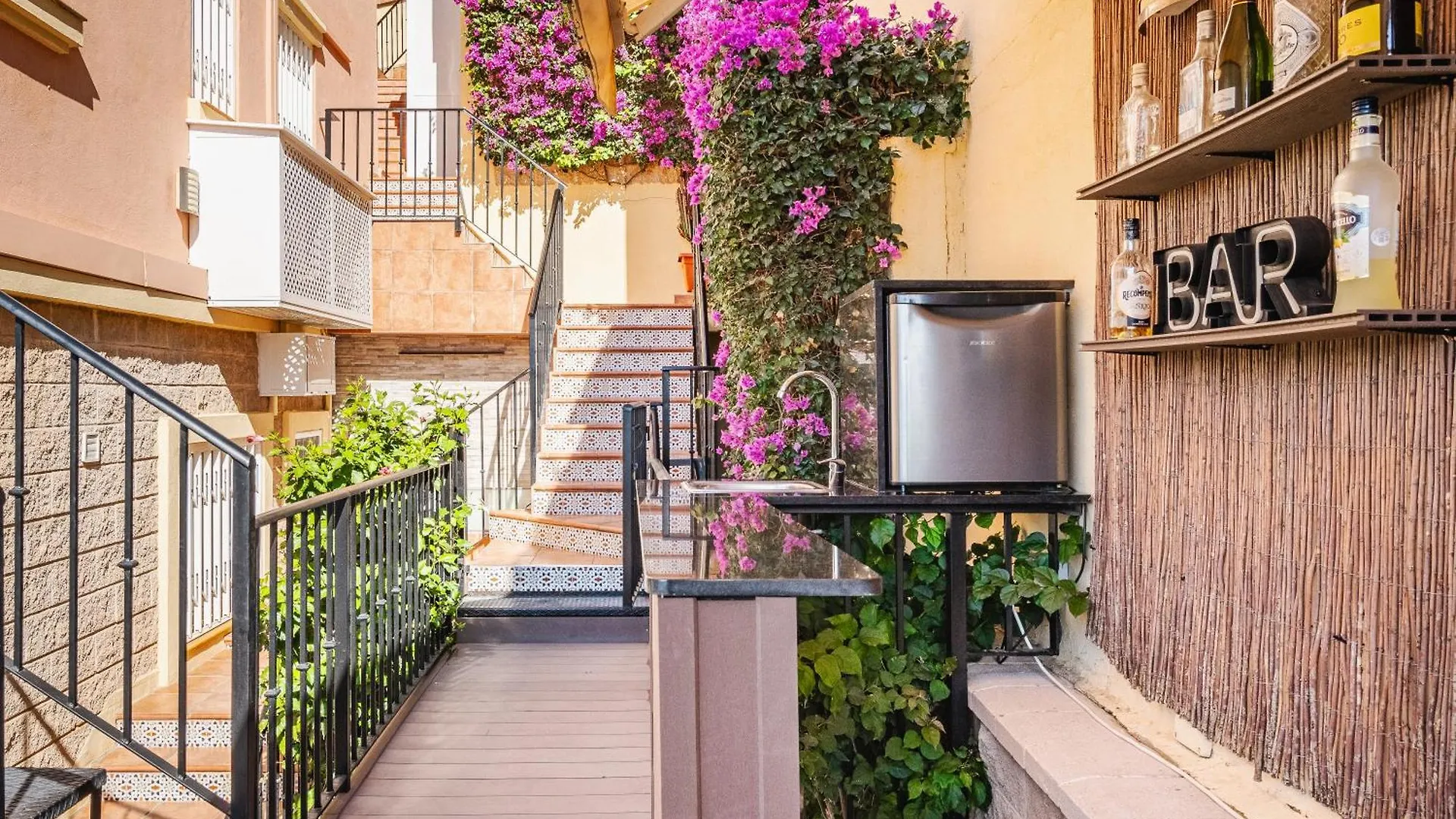 Private Luxurious Hillside Villa With Pool & Sea Views For 8 To 10 Ppl Fuengirola