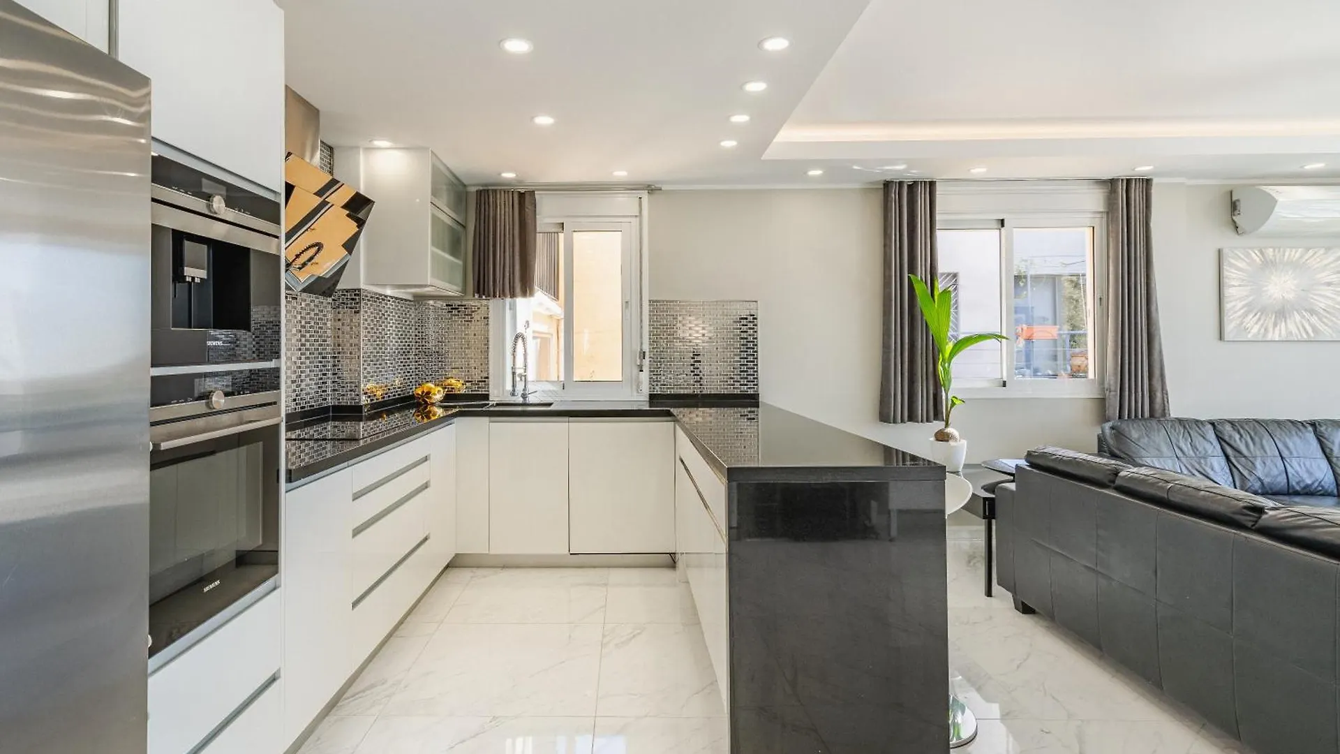 Private Luxurious Hillside Villa With Pool & Sea Views For 8 To 10 Ppl Fuengirola
