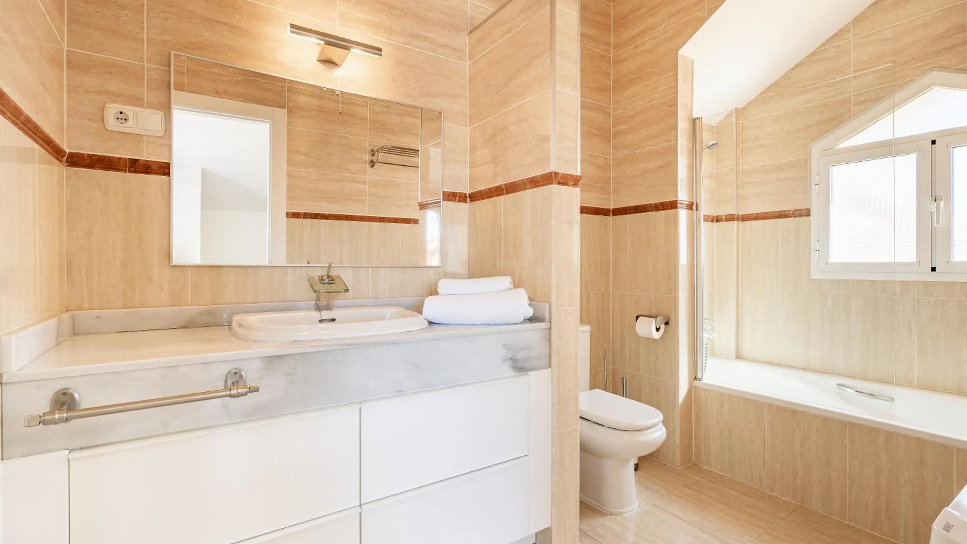 Private Luxurious Hillside Villa With Pool & Sea Views For 8 To 10 Ppl Fuengirola