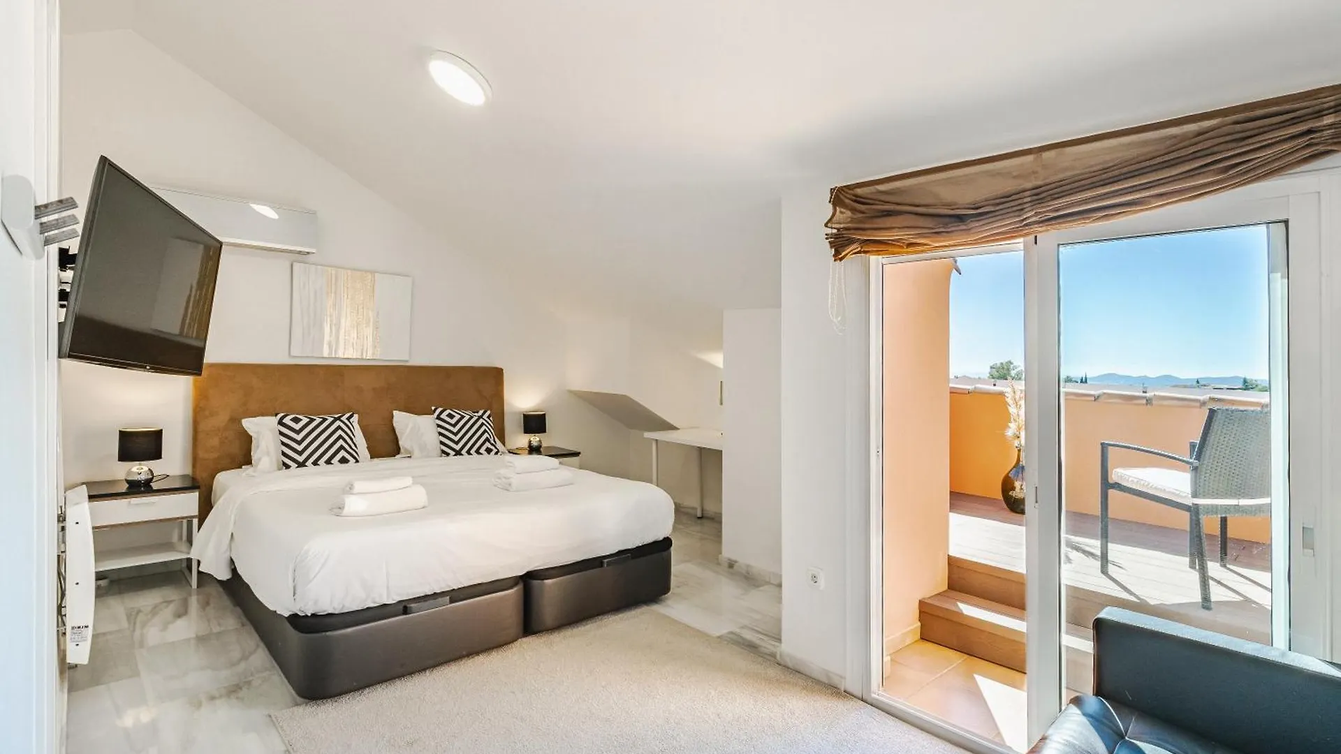 Private Luxurious Hillside Villa With Pool & Sea Views For 8 To 10 Ppl Fuengirola Spain