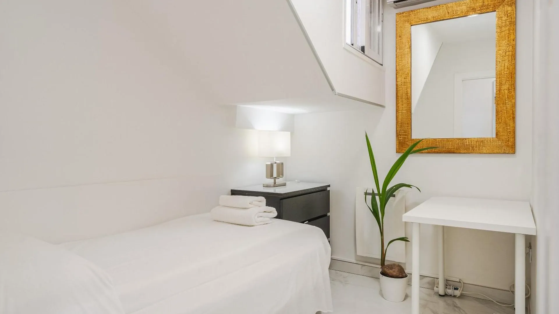 Private Luxurious Hillside Villa With Pool & Sea Views For 8 To 10 Ppl Fuengirola