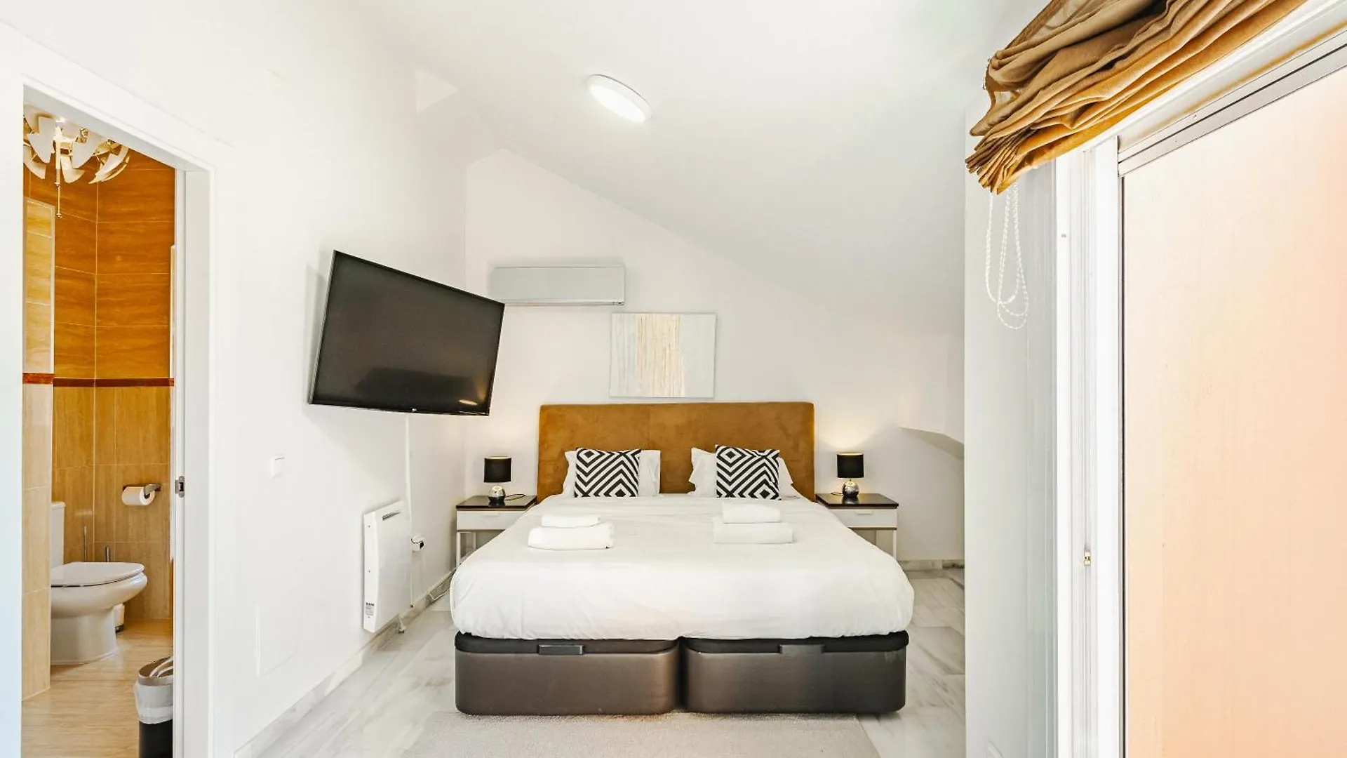 Private Luxurious Hillside Villa With Pool & Sea Views For 8 To 10 Ppl Fuengirola